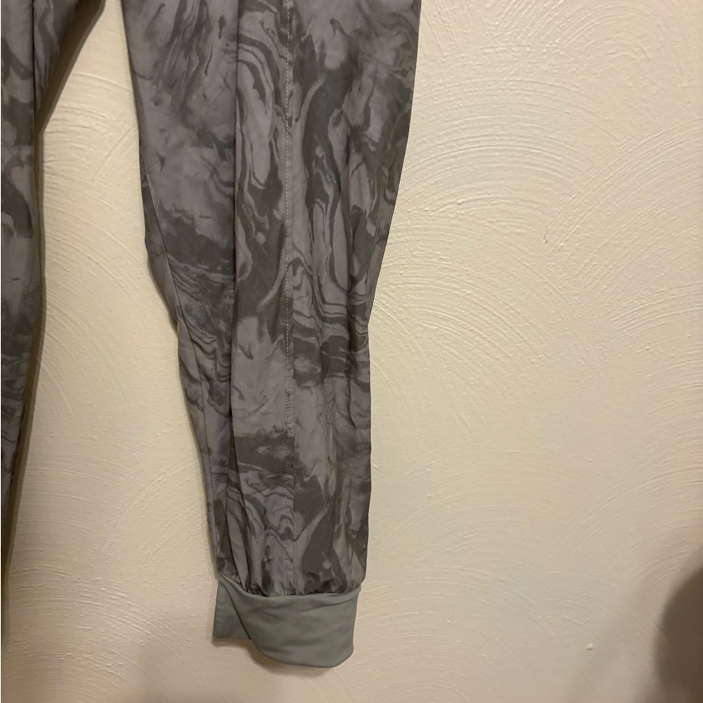 Cali Sport Gray Marble Print Joggers Size M Zip Pocket Athleisure Pants - Picture 8 of 9